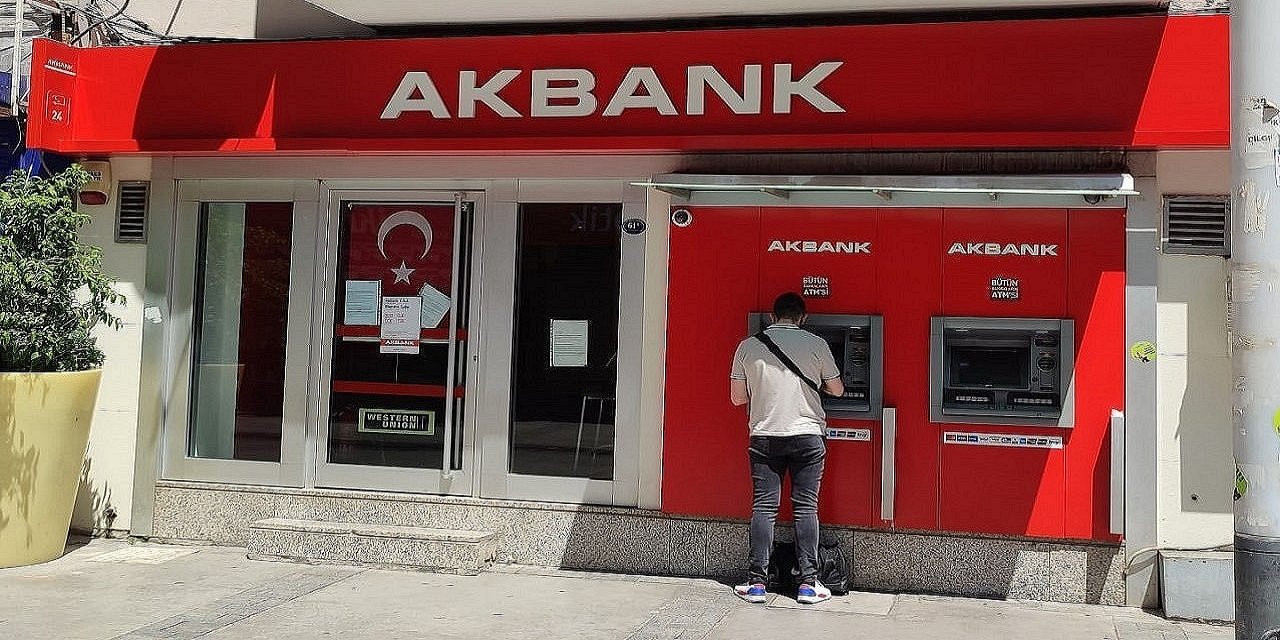 Akbank’ın 100 Bin TL’lik Kredi Kampanyası Netleşti: Kimler Yararlanabilecek?